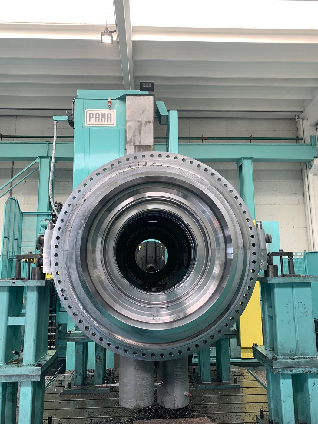 Alesatura di precisione di un grande foro cilindrico, Officine Mara
