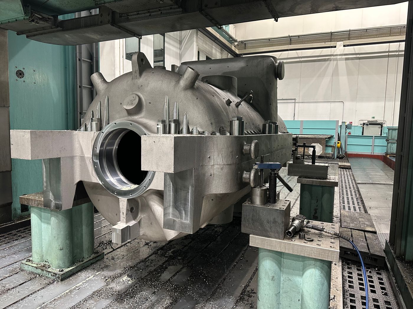 Alesatura di precisione di un grande foro cilindrico, Officine Mara