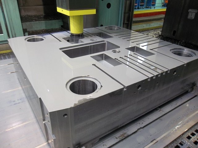Fresatura CNC di un particolare meccanico di grandi dimensioni, Officine Mara