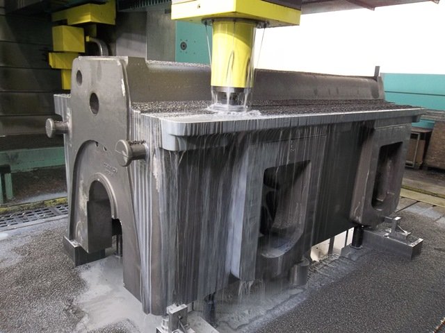 Fresatura CNC di un particolare meccanico di grandi dimensioni, Officine Mara