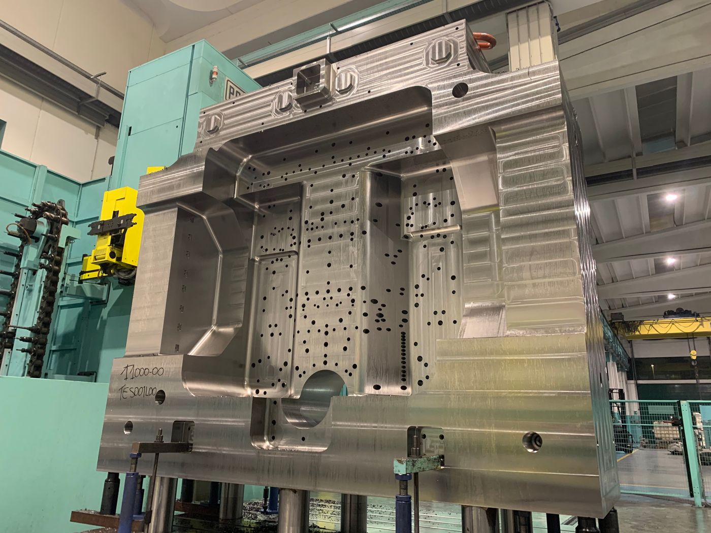 Fresatura CNC di un particolare meccanico di grandi dimensioni, Officine Mara