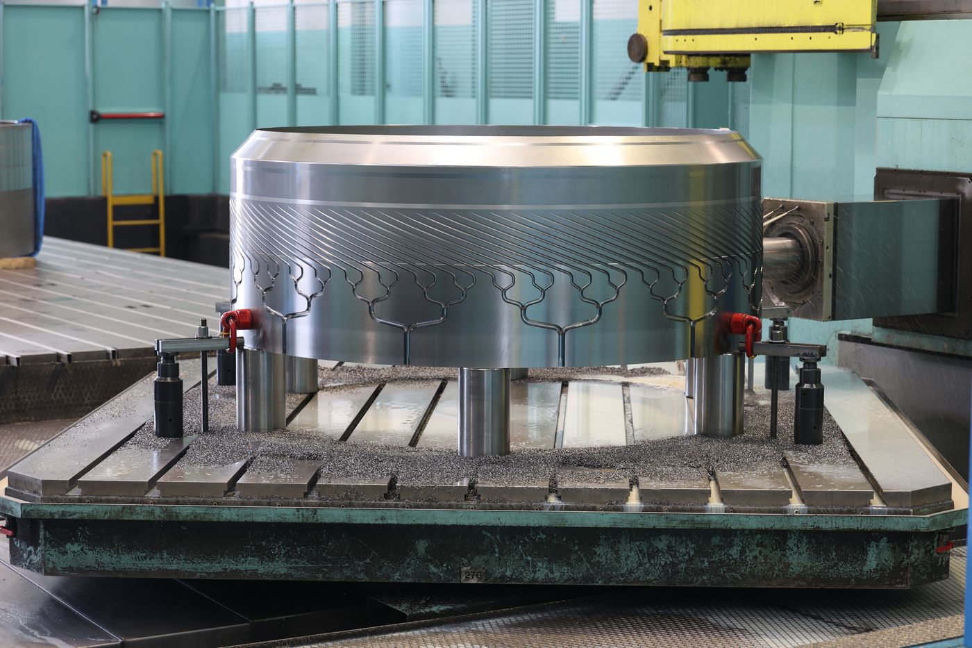 Fresatura CNC di un particolare meccanico di grandi dimensioni, Officine Mara