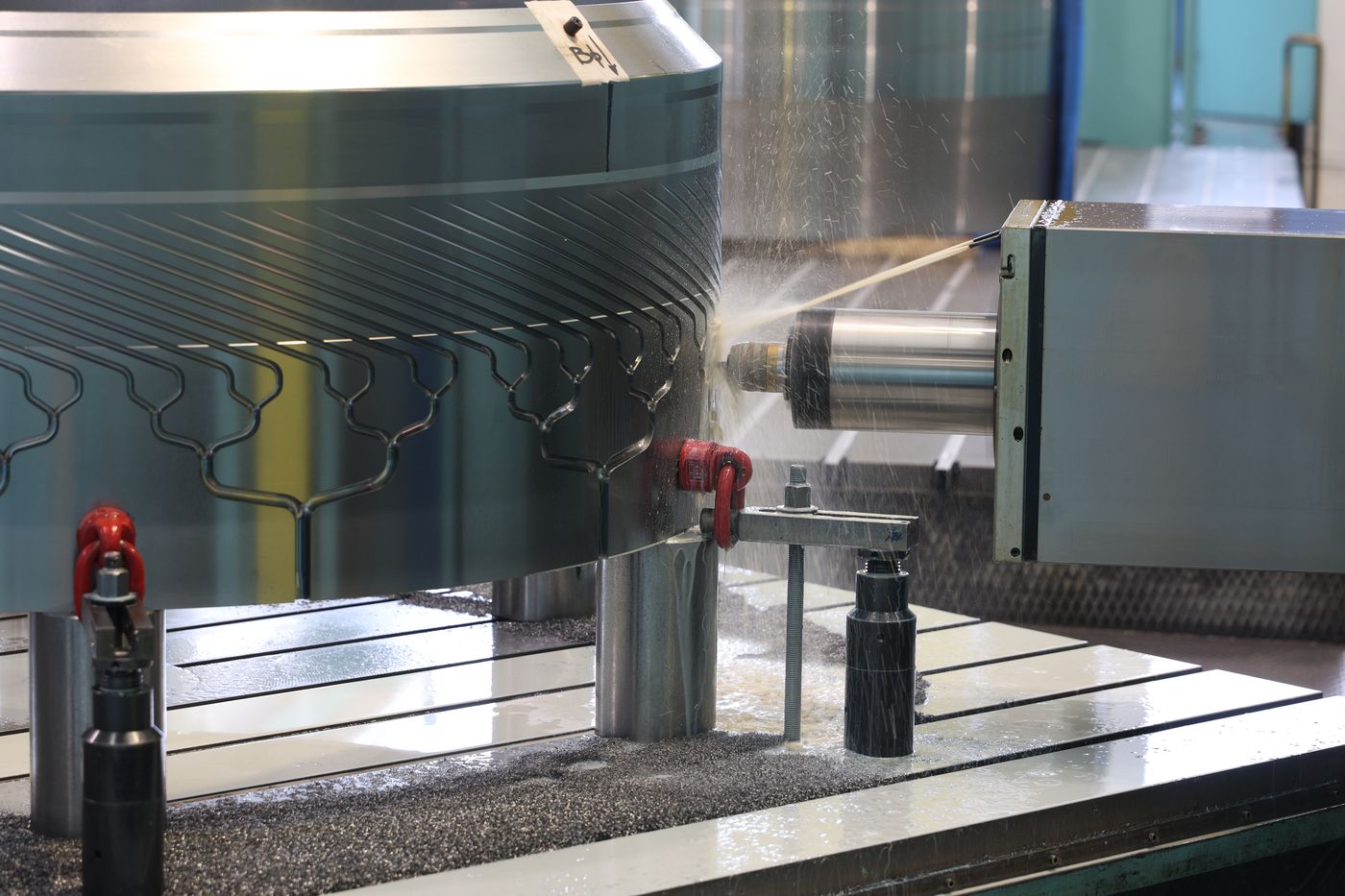 Fresatura CNC di un particolare meccanico di grandi dimensioni, Officine Mara